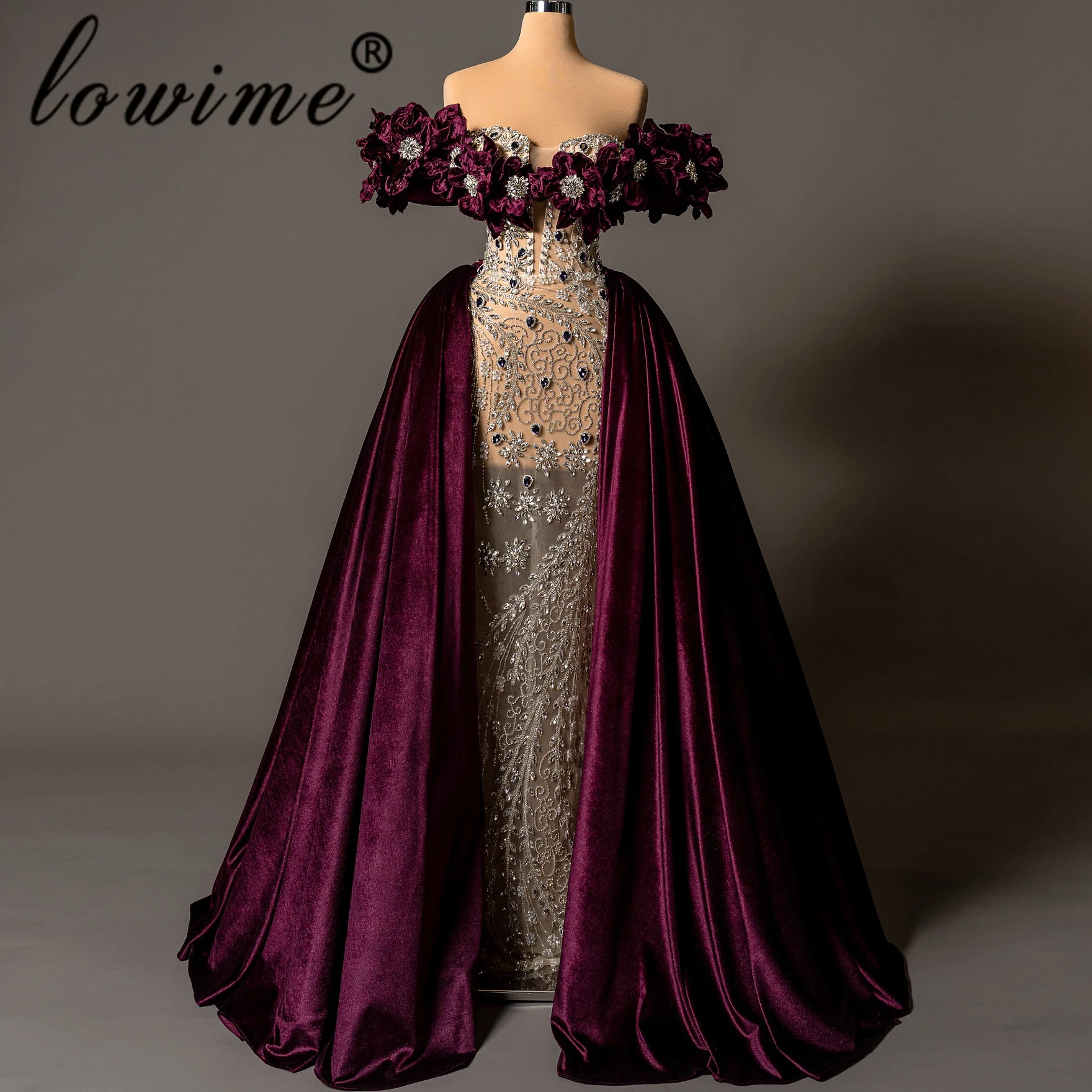 

Бордовое вечернее платье с открытыми плечами Платье знаменитости с кристаллами и бусинами-русалкой со съемным шлейфом Платье для выпускного вечера с 3D цветами по индивидуальному заказу