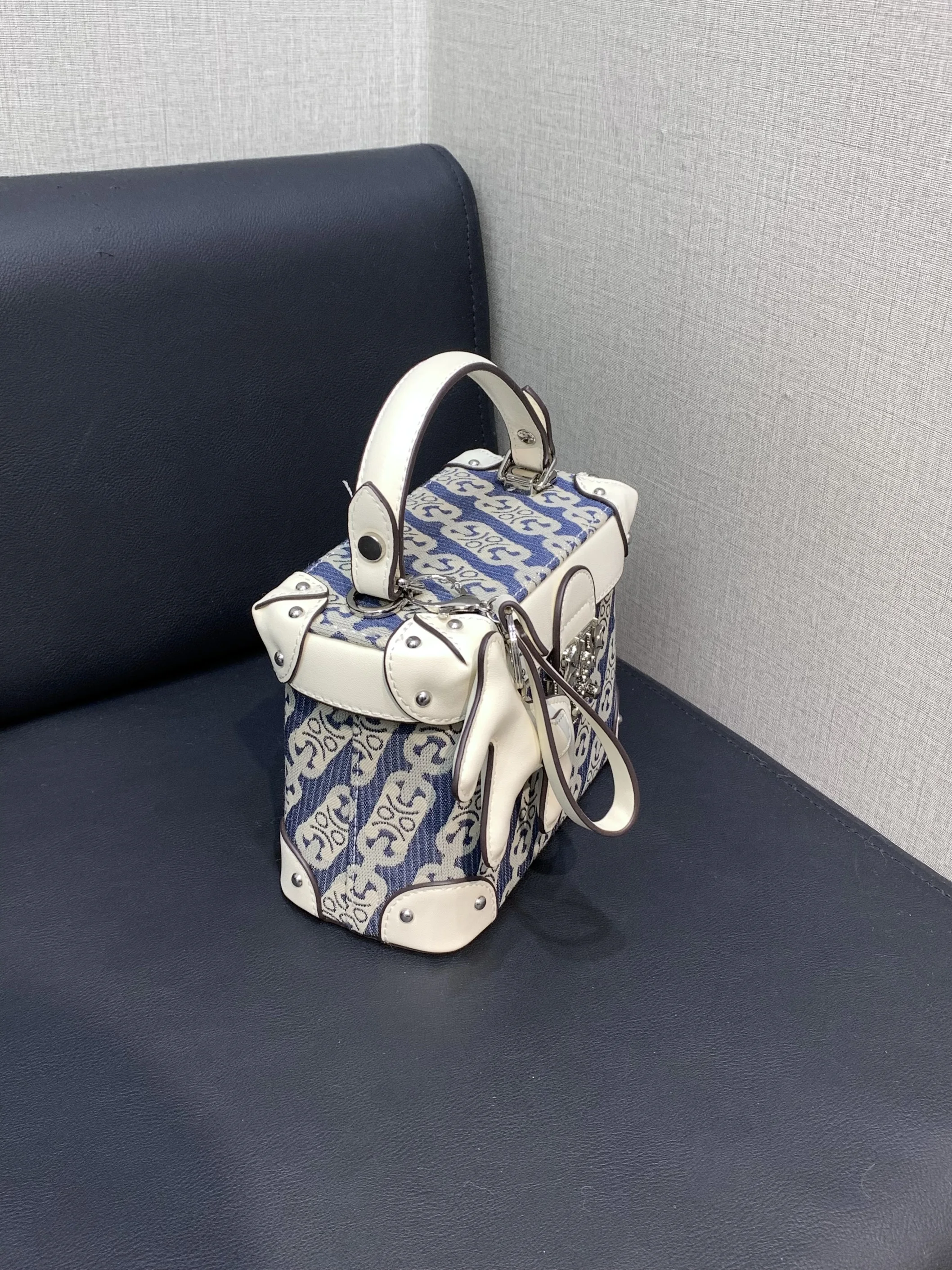 ciyah-women's-faionable-luxury-handbag-chain-box-crossbody-bag-commuting-handheld-ele-lady-sweet-sle-pure-color