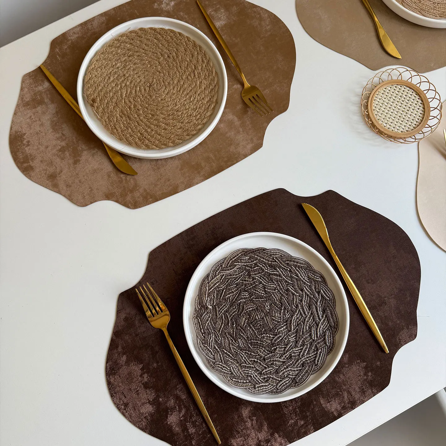 1/4/6PCS Geformte PU Luxus Tischsets Kunstleder Küche Esstisch Pad Geschenk Tisch Matte Home Decor geschirr Cafe Pad herkeseupukaian