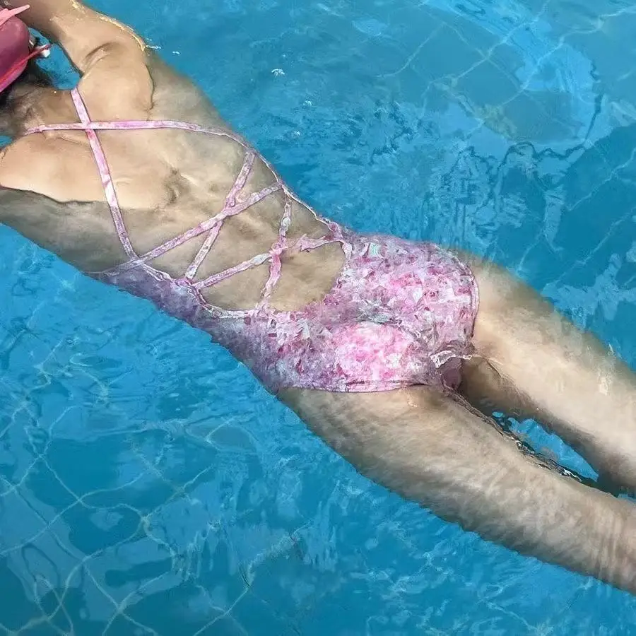 Sparkling Compact Dazzling Women One-piece Swimsuit Swimwear Lovely Pink Beautiful Beach Bikinis Young Women Water Sports Korean