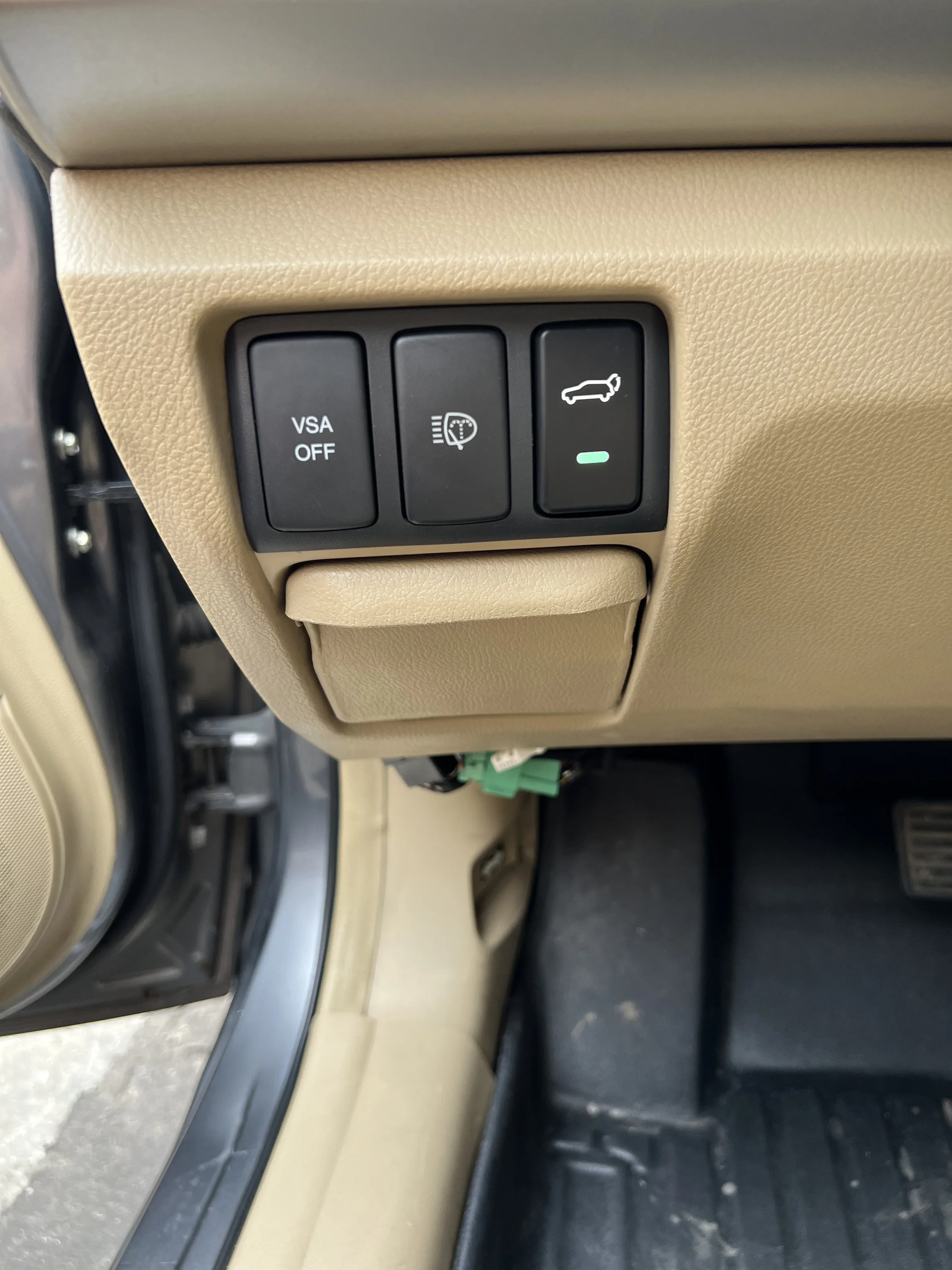 Suitable for the eighth generation Accord electric button to open the tailgate indoor trunk switch non-destructive modification