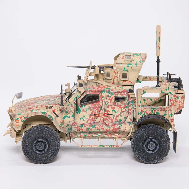 1/72 Scale M-ATV Ukraine 650573 And 650687 Simulation Plastic Tracked Tank Model Static Display Collectible Gift Souvenir