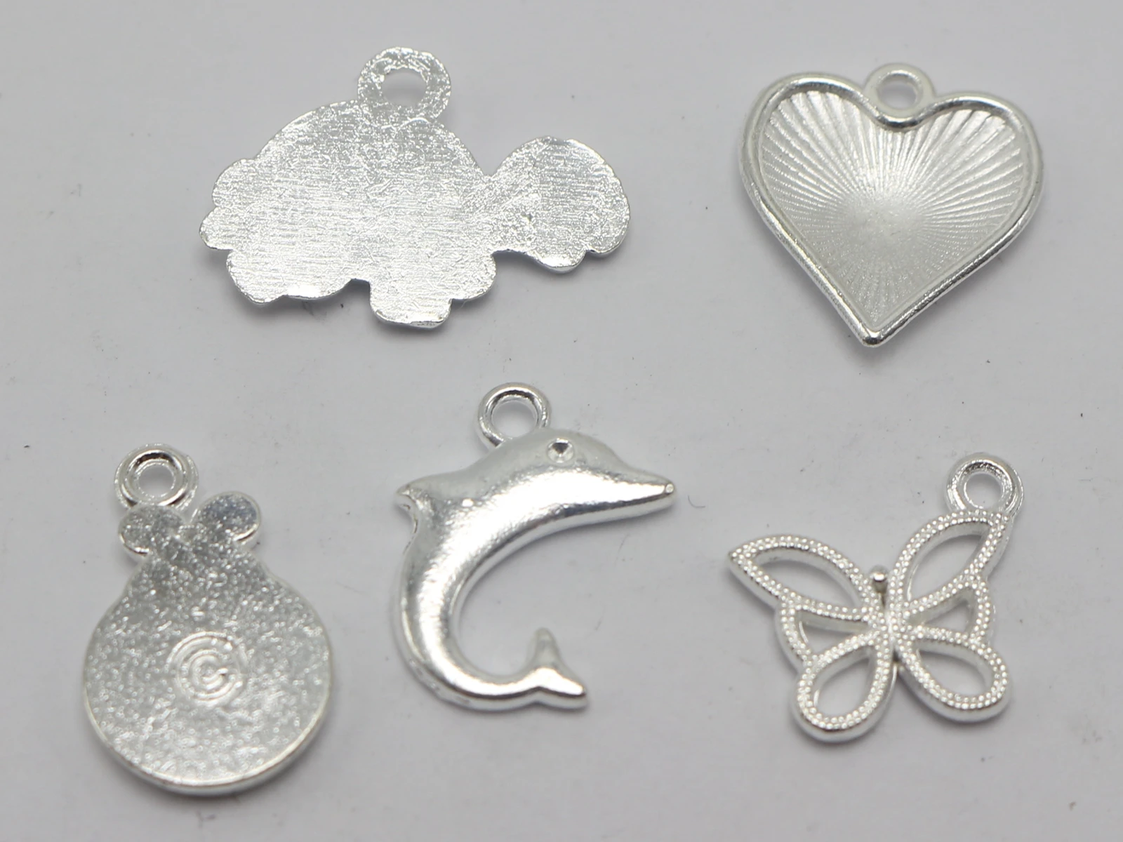 25pcs سبائك دولفين فراشة السلحفاة القلب الخنفساء سحر المعلقات