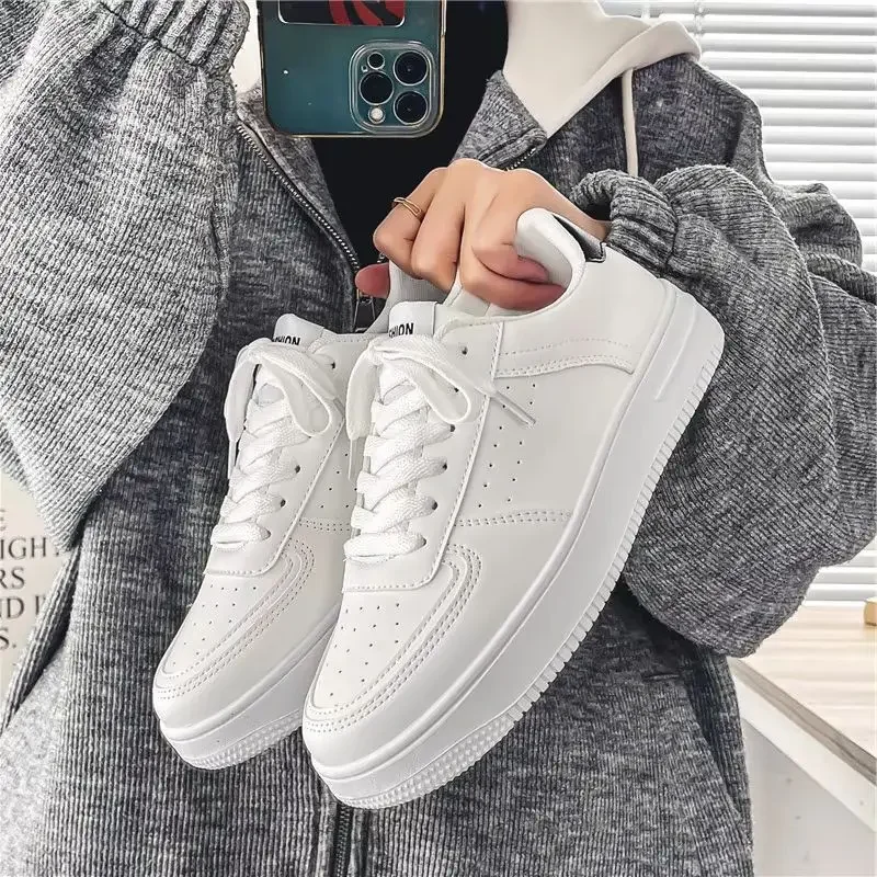 Scarpe da ginnastica comode da uomo Scarpe da uomo Esplosione Scarpe bianche piccole in pelle con suola spessa Scarpe casual alla moda da uomo Scarpe da ginnastica in pelle