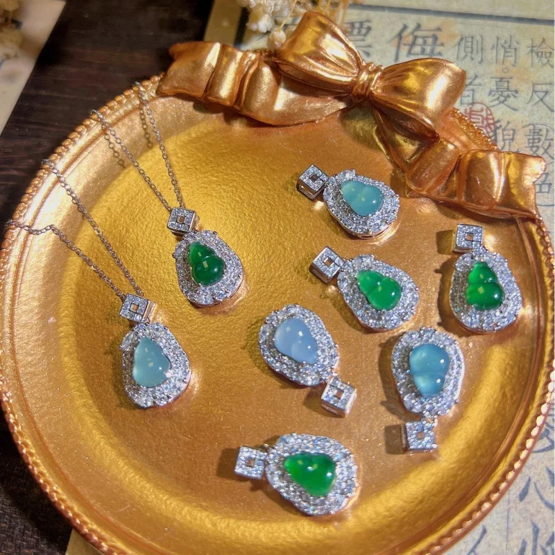 

New Chinese-style natural blue water jadeite gourd pendant clavicle chain, a popular light luxury versatile accessory