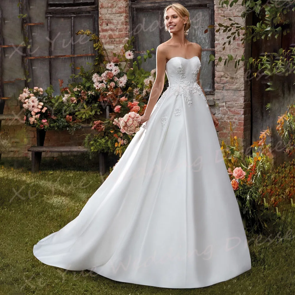 Graceful A Line Abiti da sposa da donna Appliques Abiti da sposa Elegante senza spalline Backless Senza maniche Personalizzato Vestido De Noivas