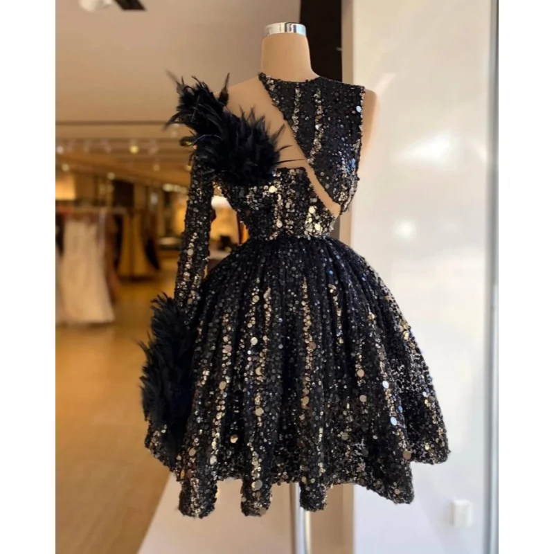 Maßgeschneidertes 2026-Neuestes Damen-Abendkleid, elegantes schwarzes, langärmliges Satin-Pailletten-Feder-Dekorationskleid