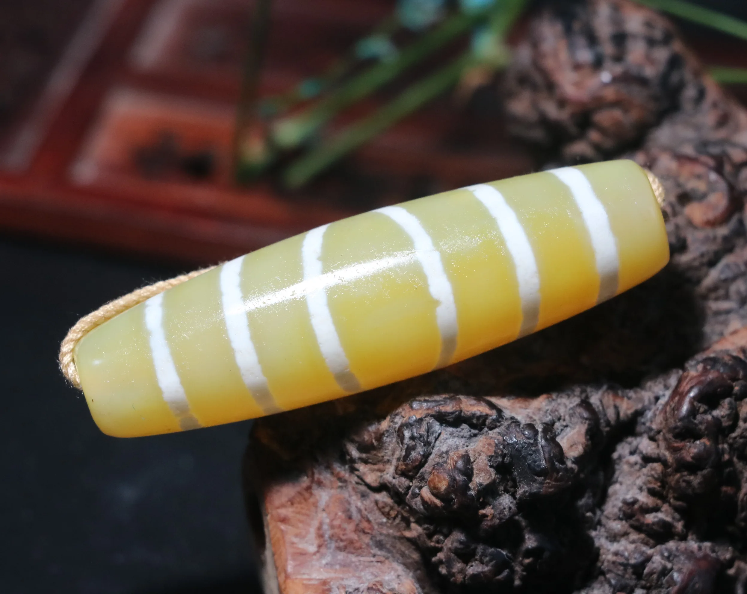 No.210126N14 Energy Tibetan Top Old Agate Light Yellow Line Type Healer dZi Bead Pendant LLZB Good Saurces