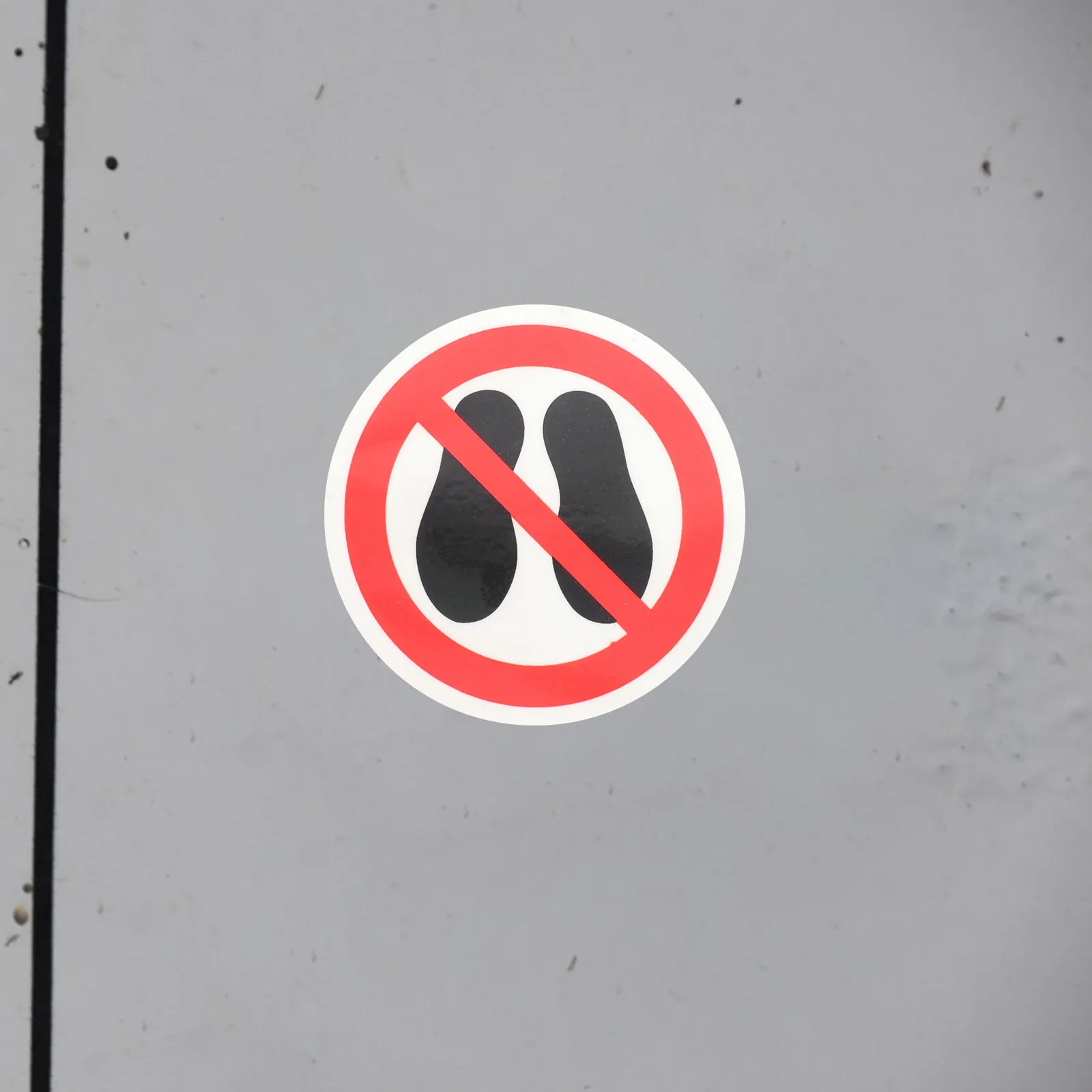 

6Pcs No Step Here Warning Sticker Round Safety Decal Self-Adhesive Vinyl for Dangerous Equipment Rooms Factory Safety Sign