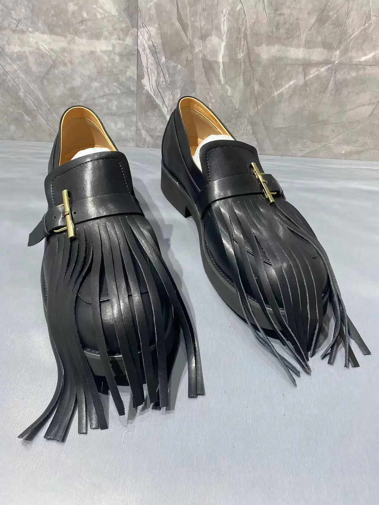 프린지 버클 남성 로퍼 두꺼운 굽 사각형 발가락 버클 캐주얼 신발 편안한 부드러운 가죽 신발