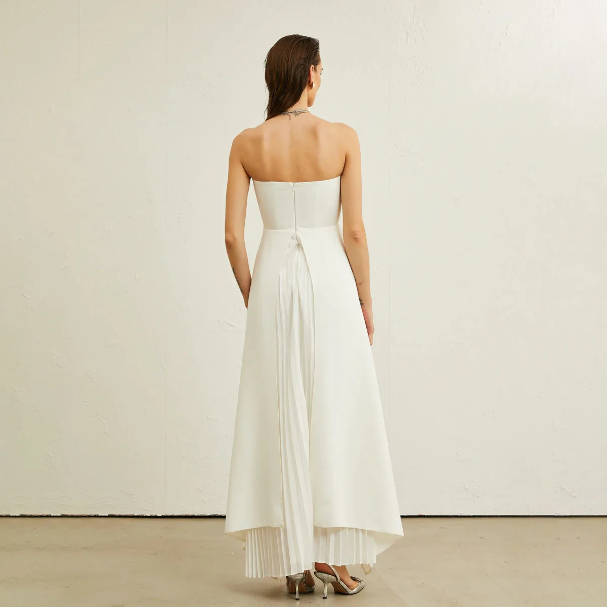 Sukienka damska bez ramiączek KWTX na imprezę, lato 2026, elegancka, asymetryczna, szykowna, do biura, wieczorowa, minimalistyczna, premium, street style