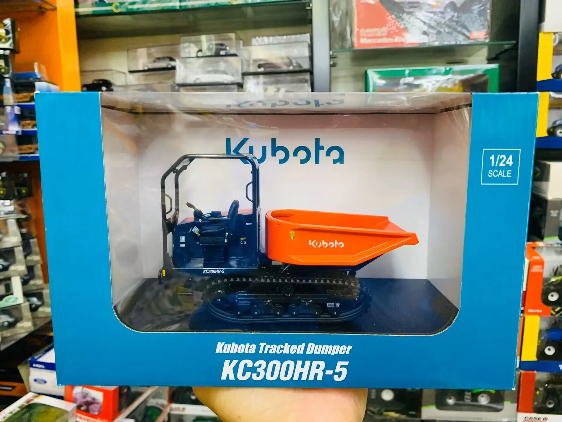 

UH8155 Kubota KC300HR-5 Truck 1/24 Scale Die-Cast Model New in Box