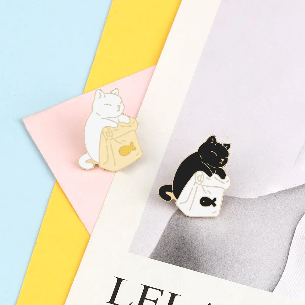 2-4Pcs Couple Cat Brooch Set Black White Kitty with Dried Fish Bag Enamel Pin Witch Crescent&Cat Cartoon Pink Paws Badge Jewelry