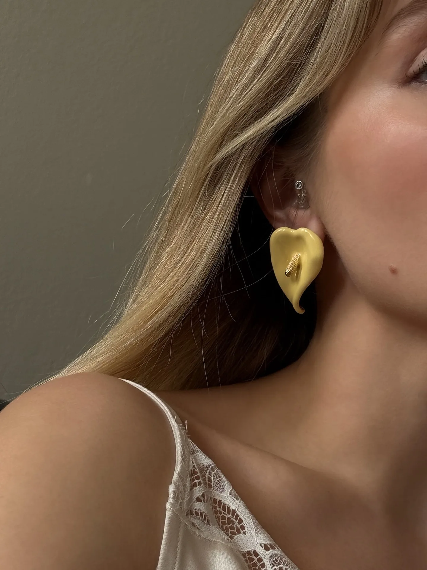 2pcs Unique Vintage Colourful Enamel Oil Drip Calla Flower Earrings for Women Fashion Textured Floral Index Wedding Banquet Gift