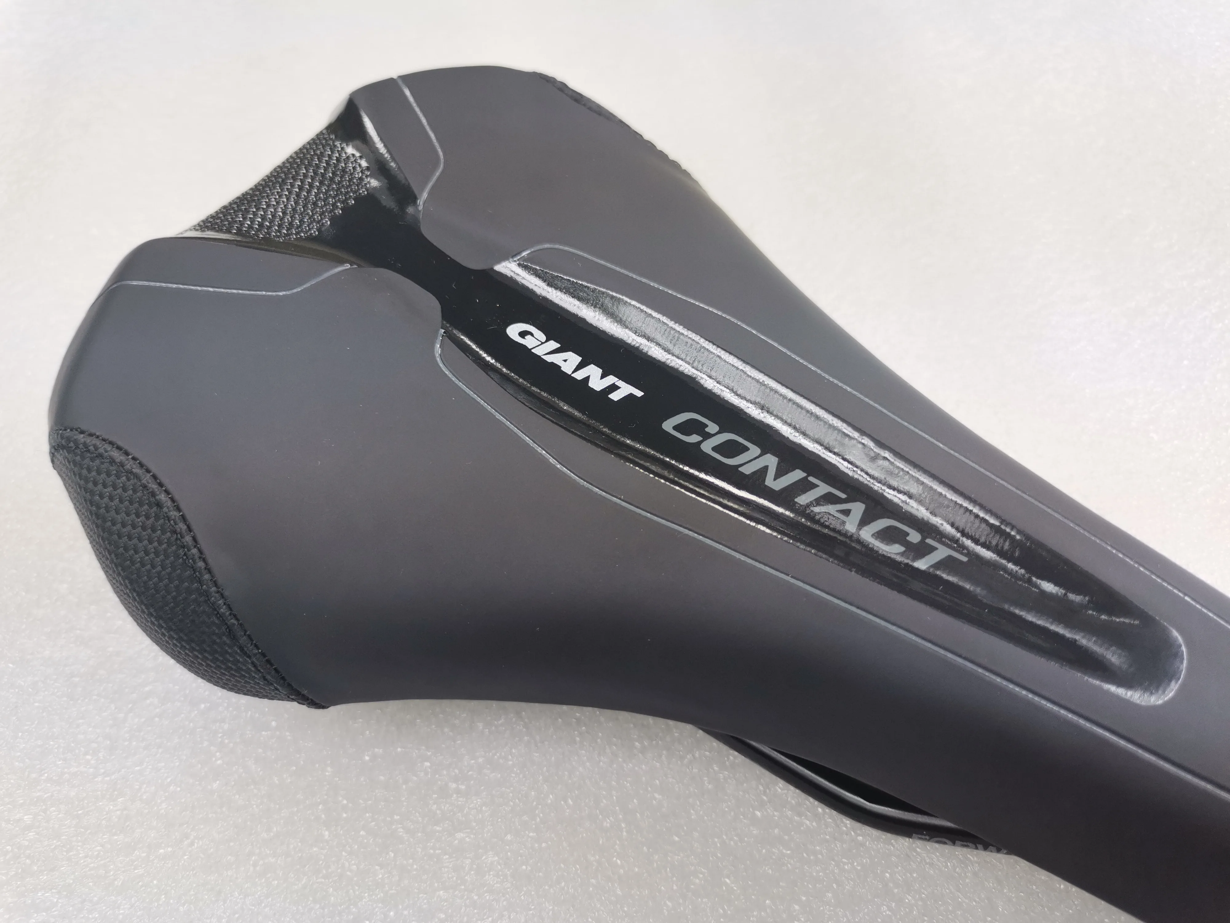 NEW GIANT CONTACT FORWARD SADDLE SEAT COLOR BLACK WIDTH 137MM