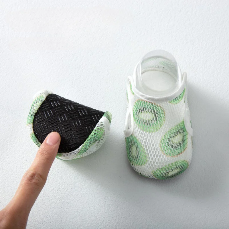รองเท้าเด็กฤดูร้อนแบบมีแผ่นตีนตุ๊กแกบาง พื้นกันลื่น ระบายอากาศได้ดี ตาข่ายขนาดใหญ่ 360 °   รองเท้าเดินที่ใส่สบายและโค้งงอได้สำหรับคนแรก