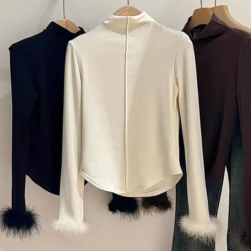 Damska koszulka z długim rękawem, półgolfem, z aksamitu z efektem szczotkowania, z futrzanymi mankietami, idealna jako baza pod ubranie na jesień i zimę, dopasowany krój.