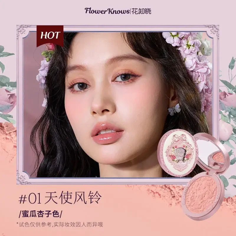 Flower Knows Midsummer Nights Cashmere Embossed Blush Makeup Długotrwały Łatwy w noszeniu Twarz Naturalny Rozjaśniający Brzoskwiniowy Róż