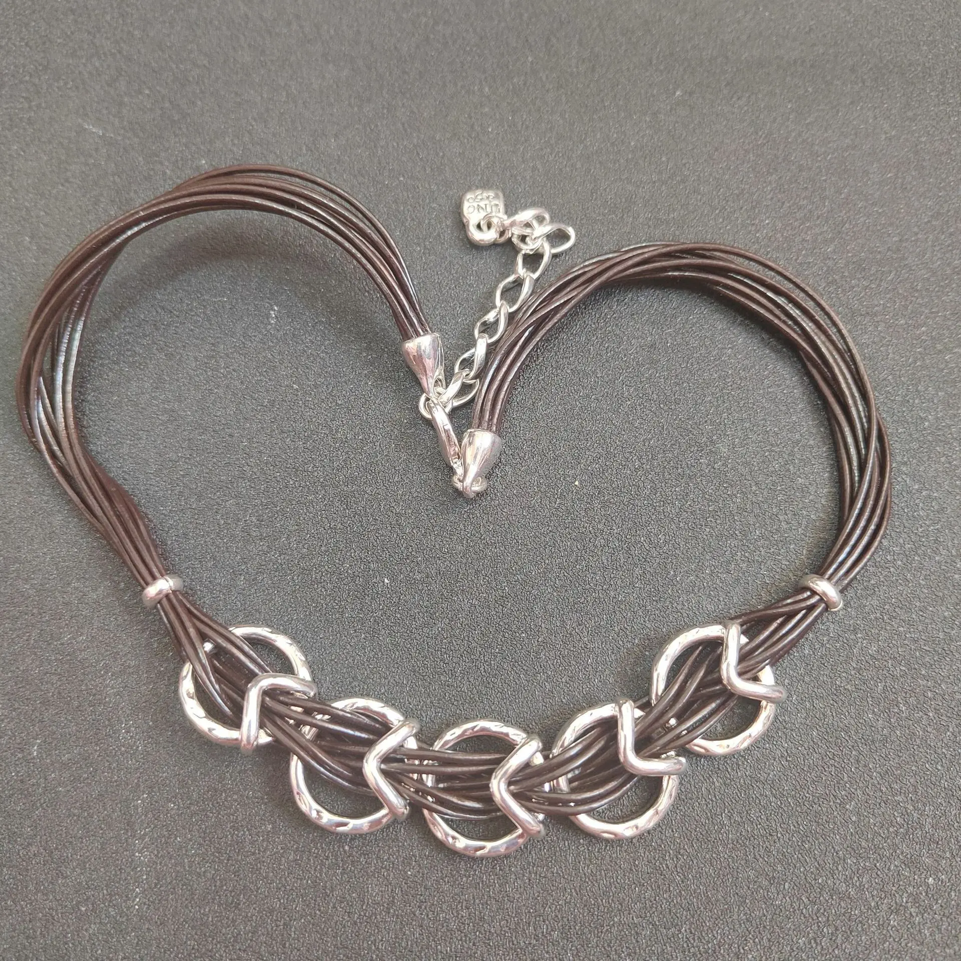 

Высококачественное кожаное ожерелье-шнурок с популярным креативным дизайном, популярным в Европе и Америке, подходит для пар.