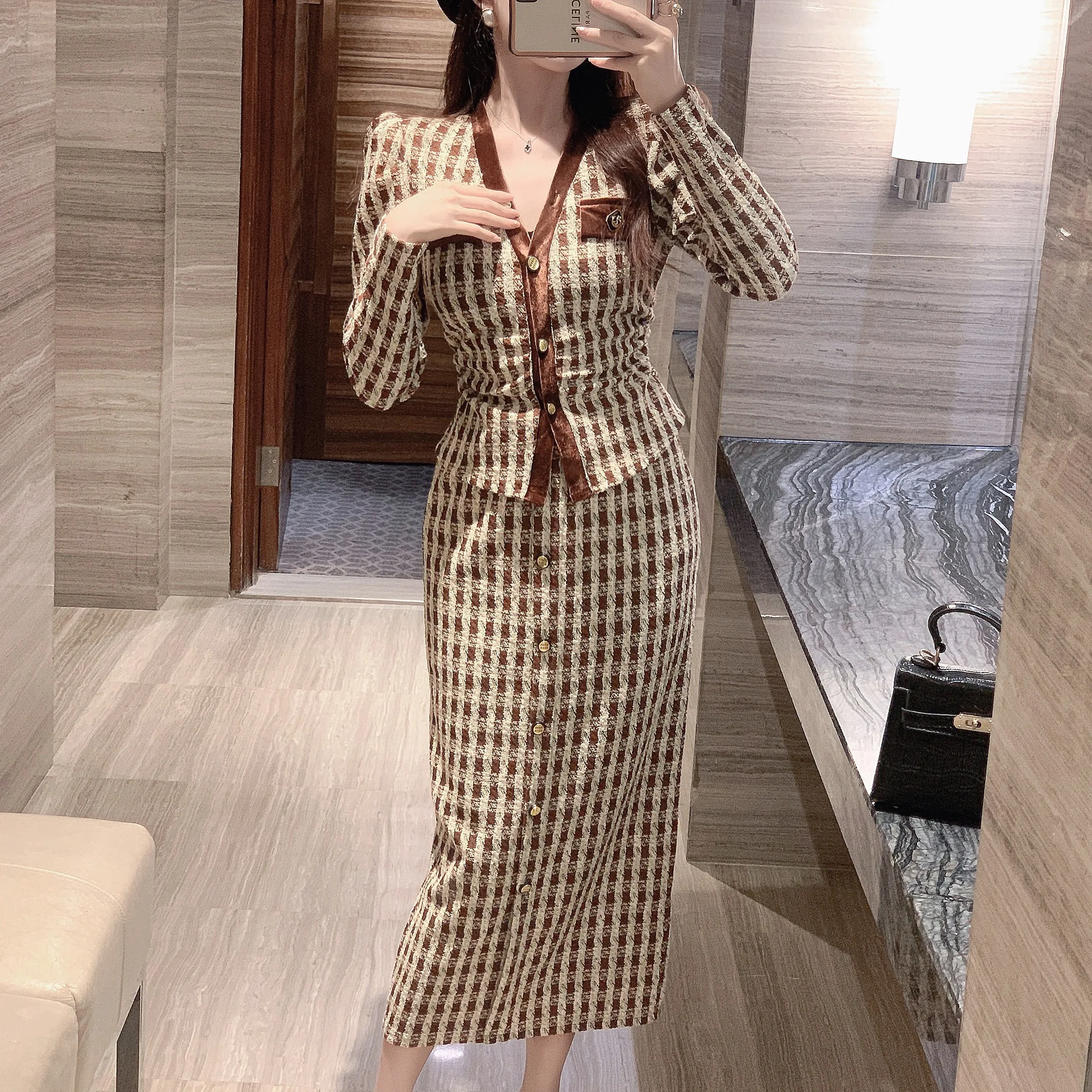 

Small Fragrant Tweed Plaid Skirt Suit New Fashion Autumn Women V Neck Single Breasted Coat+Bodycon Buttons Split Long Skirt Set