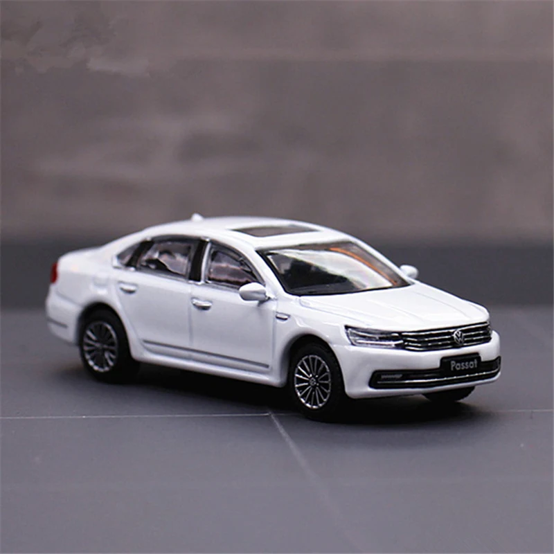 1/64 VW Passat 2019 Alloy Car Model Diecasts Metal Car Vehicles Model Simulation Miniature Scale Collection Childrens Toys Gifts