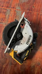 DEWALT DCS565B 20V MAX Cordless Brushless 6-1/2 in. Circular Saw, Tool Only,SECOND HAND