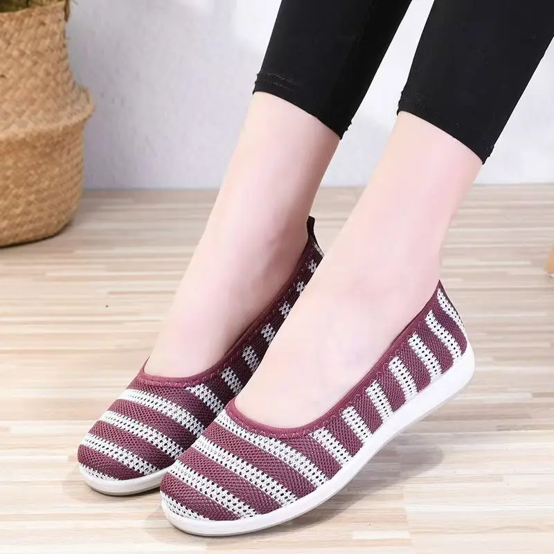 2024 nuove scarpe sportive casual in mesh estivo da donna suola morbida antiscivolo traspirante leggera slip on scarpe da passeggio scarpe per anziani