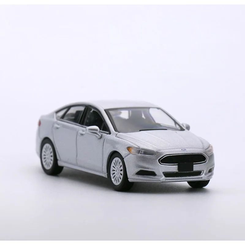 

596 Model Diecast 1/64 Scale Mondeo Silver Alloy Car Model Toy Collection Display Decoration