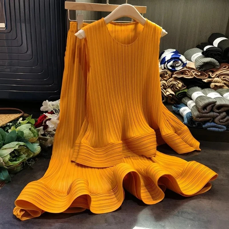 

Miyake 2025 Summer New Pleated 2 Piece Women's Round Neck Sleeveless Top A-line Splicing Ruffle Skirt Pure Colour Casual Suit
