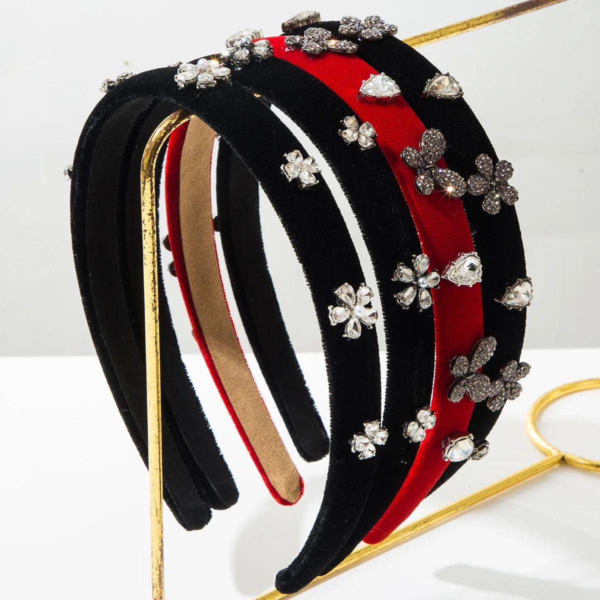 Matte Hairband White Red Contrast Headband Small Sparkling Crystal Flower Embellishment Sophisticated Daily Headdress Accessory