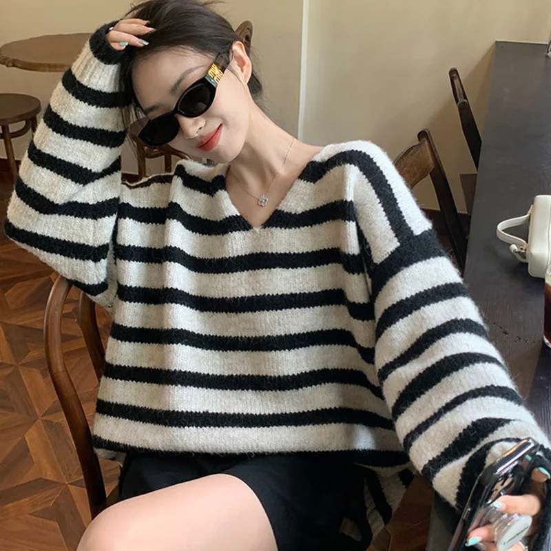 Autumn/winter New Black White Striped V-neck High Quality Knitted Sweater French Style Fashion Casual Loose Popular Women's Top