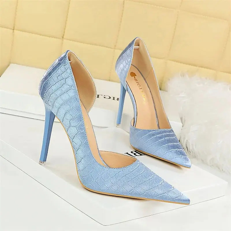 Women High Heel Elegant Pumps Retro Stone Pattern Silk Satin Green Silver Side Hollows Wedding Stiletto Party Single Shoes