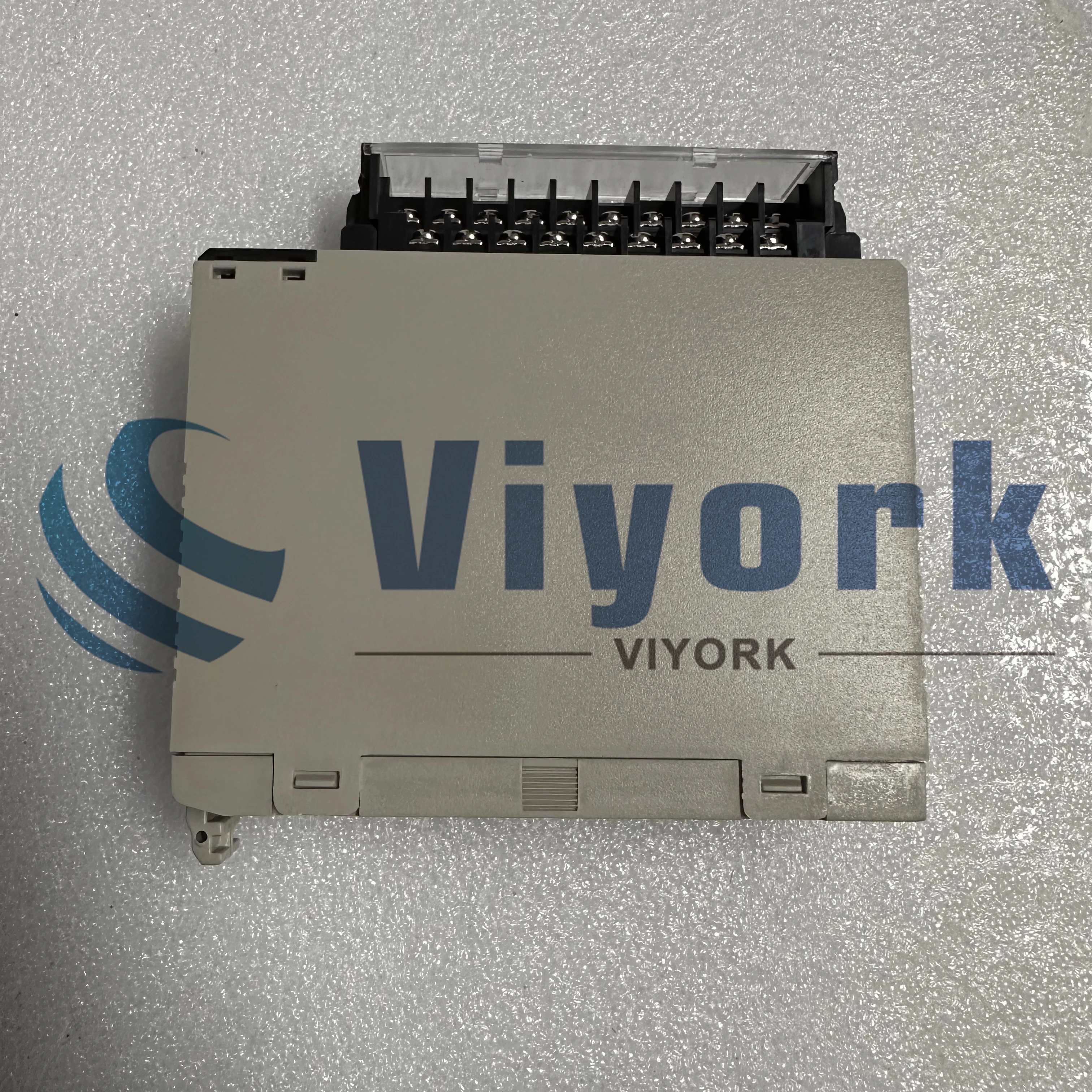 C200H-OC225 وحدة الإخراج الاتصال 2/8 أمبير 250 فولت تيار متردد/24 فولت تيار مستمر جديد