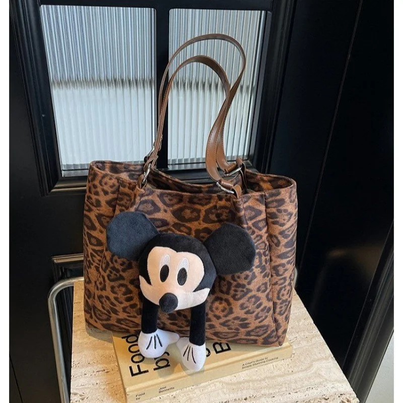 

Classic Elegant Crossbody Bag For Women Made From High-Quality Leather By Famous Designer Handbag