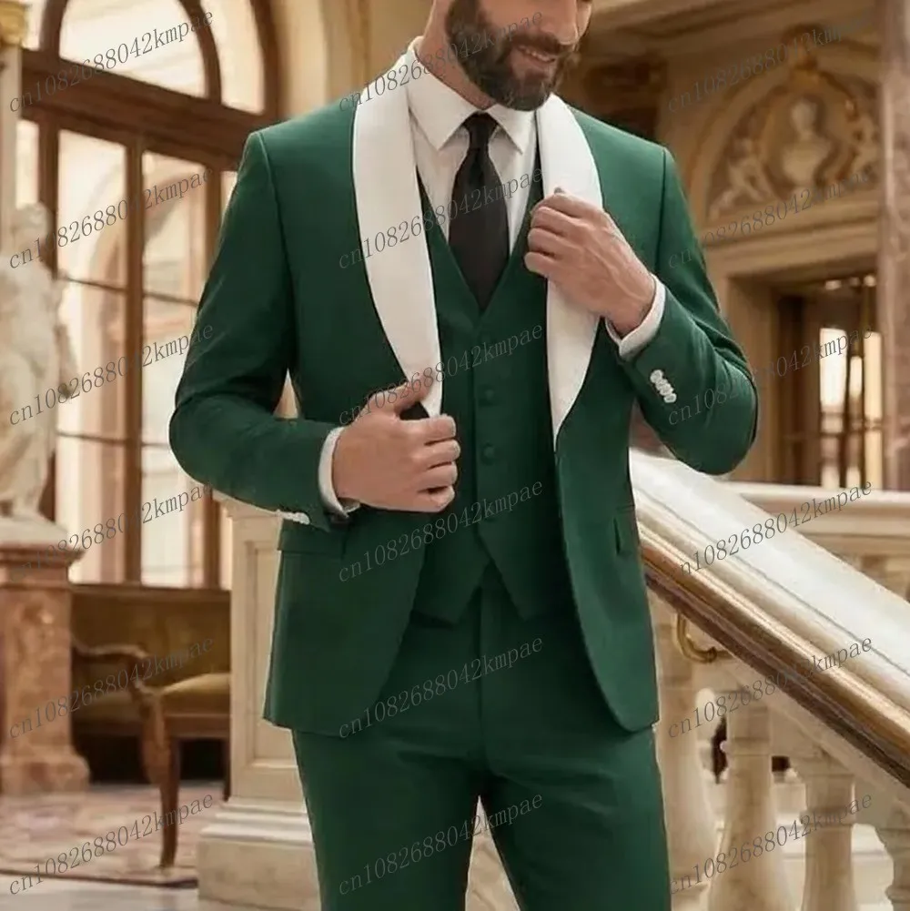 

Мужской темно-зеленый костюм-тройка для свадьбы, выпускного, деловых встреч: пиджак, жилет, брюки.