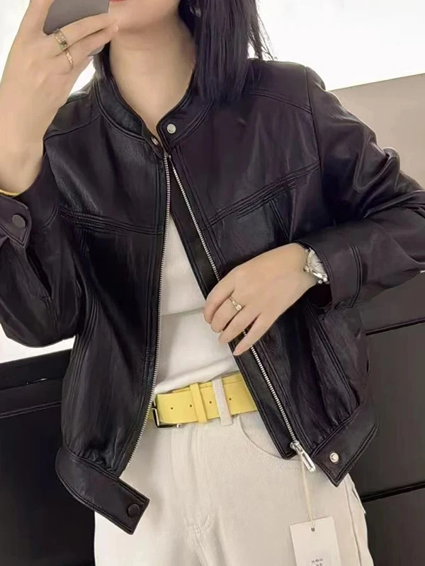 เสื้อแจ็คเก็ตหนังคอตั้งแฟชั่นใหม่ ฤดูใบไม้ผลิ 2025 ทรงหลวม ใส่สบาย ช่วยพรางหุ่น  สำหรับผู้หญิง  แบบซิป แขนยาว ทรงปกติ