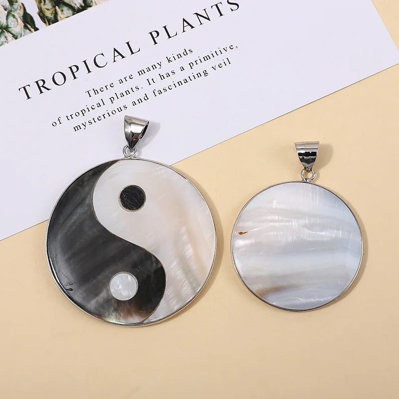 Chinese Elements Tai Chi Yin-Yang Bagua Handmade Black and White Shell Puzzle Craft Pendant