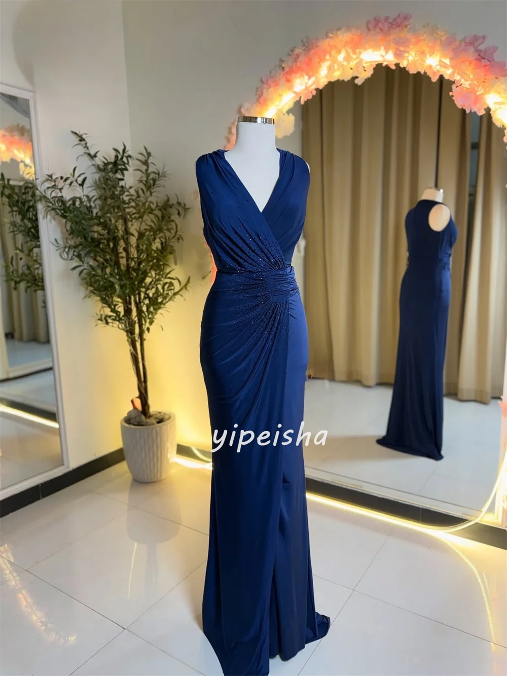 تخصيص جودة عالية كلاسيكي جيرسي مطرزة Ruched مستقيم الخامس الرقبة فساتين طويلة فساتين مناسبة مخصصة الأحجام المتاحة