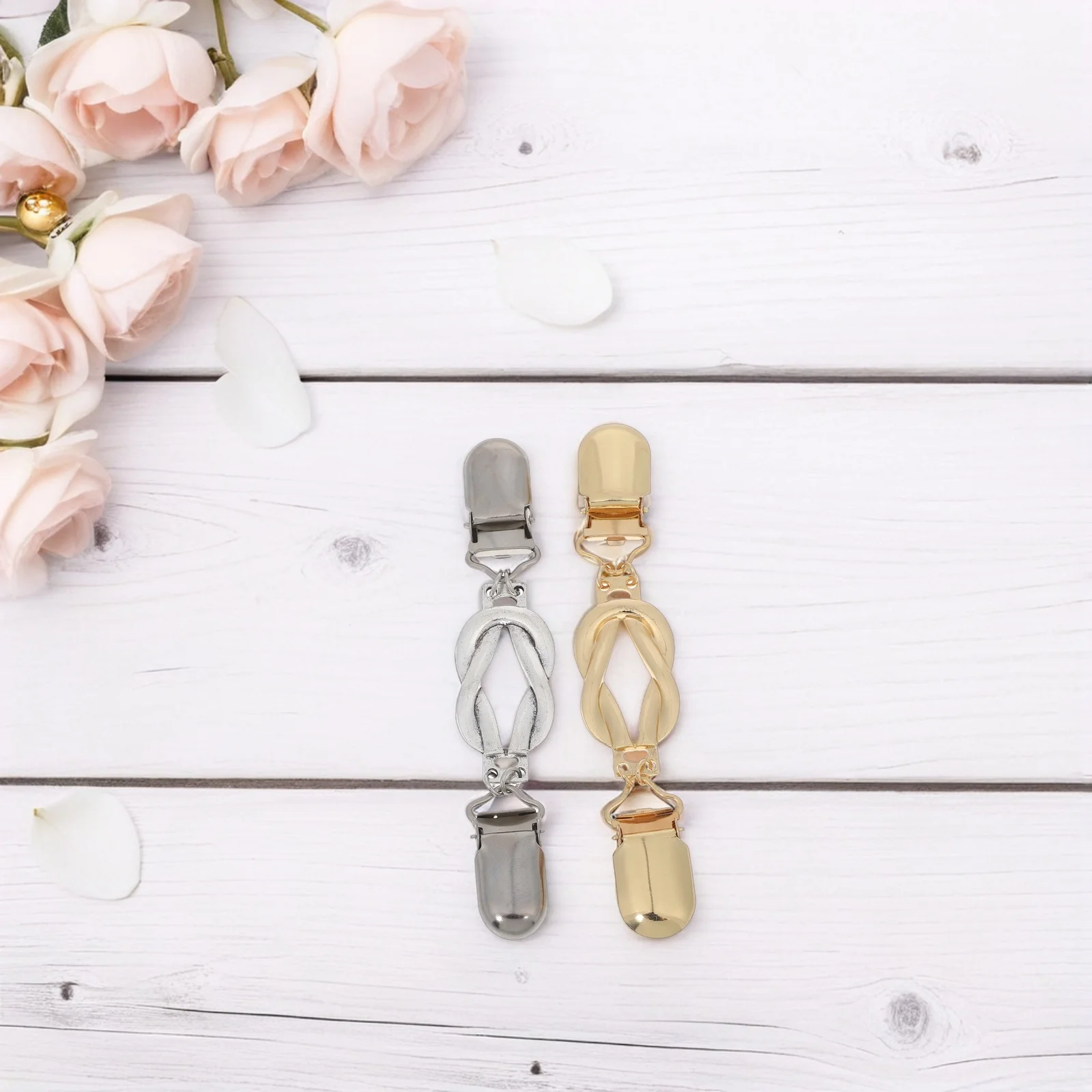 

2Pcs Vintage Sweater Shawl Clips Retro Cardigan Chain Decorative Metal Collar Pin Stylish Clothing Accessory for Women