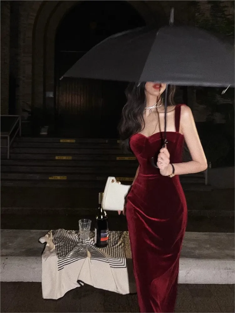 ชุดเดรสเชือกแขวนคอจัดเลี้ยงเอวกอดกํามะหยี่ขนาดพลัส