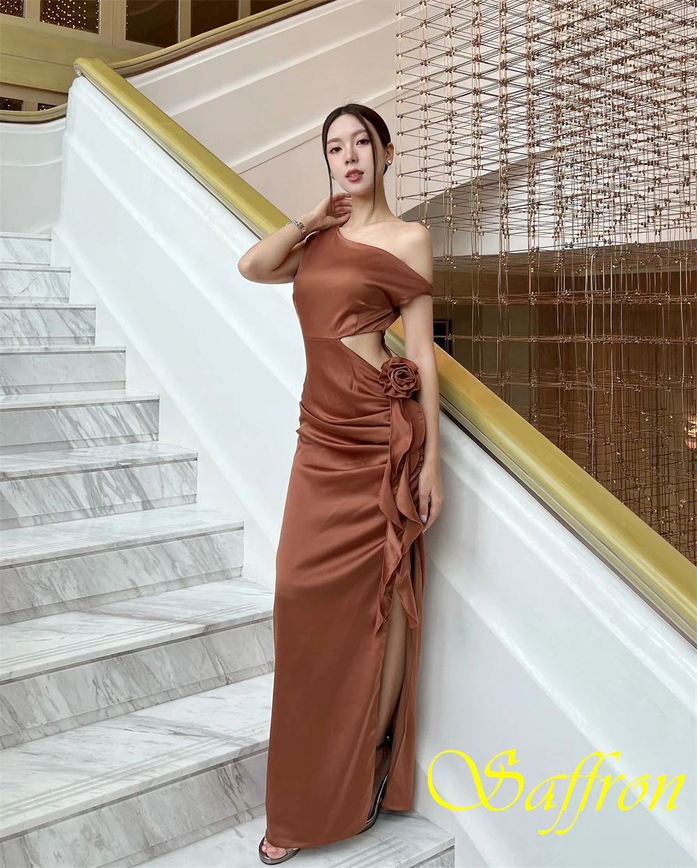 تخصيص مثير الساتان الجانب الشق مساء اللباس رشيقة الزهور فساتين حفلة موسيقية أزياء قارب الرقبة مستقيم فساتين المناسبات الخاصة