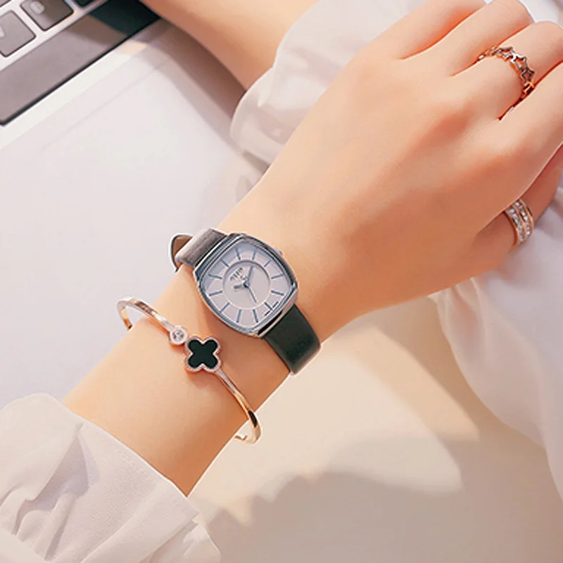 ผู้หญิงญี่ปุ่นนาฬิกาควอตซ์ใหญ่นาฬิกา Fine แฟชั่นสร้อยข้อมือหนังสแควร์ Girl ของขวัญวันเกิด 354