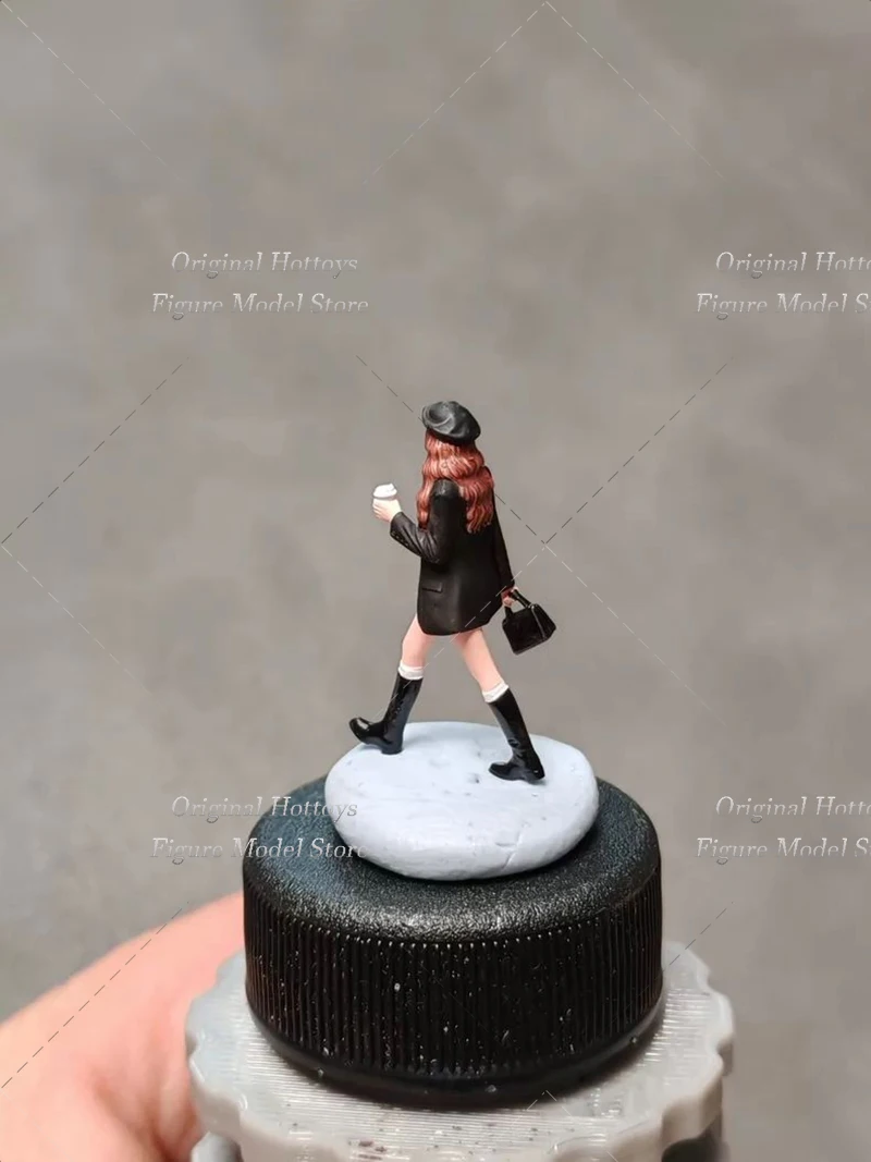 

Коллекционная фигурка женщины-солдата в масштабе 1/64, модная, красивая, миниатюрная, полностью раскрашенная, около 2,7 см, полный набор