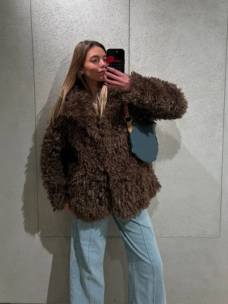 豪華な人工ふわふわフェイクファーのジャケット女性エレガントなラペル長袖厚いコート秋冬暖かいストリートアウター