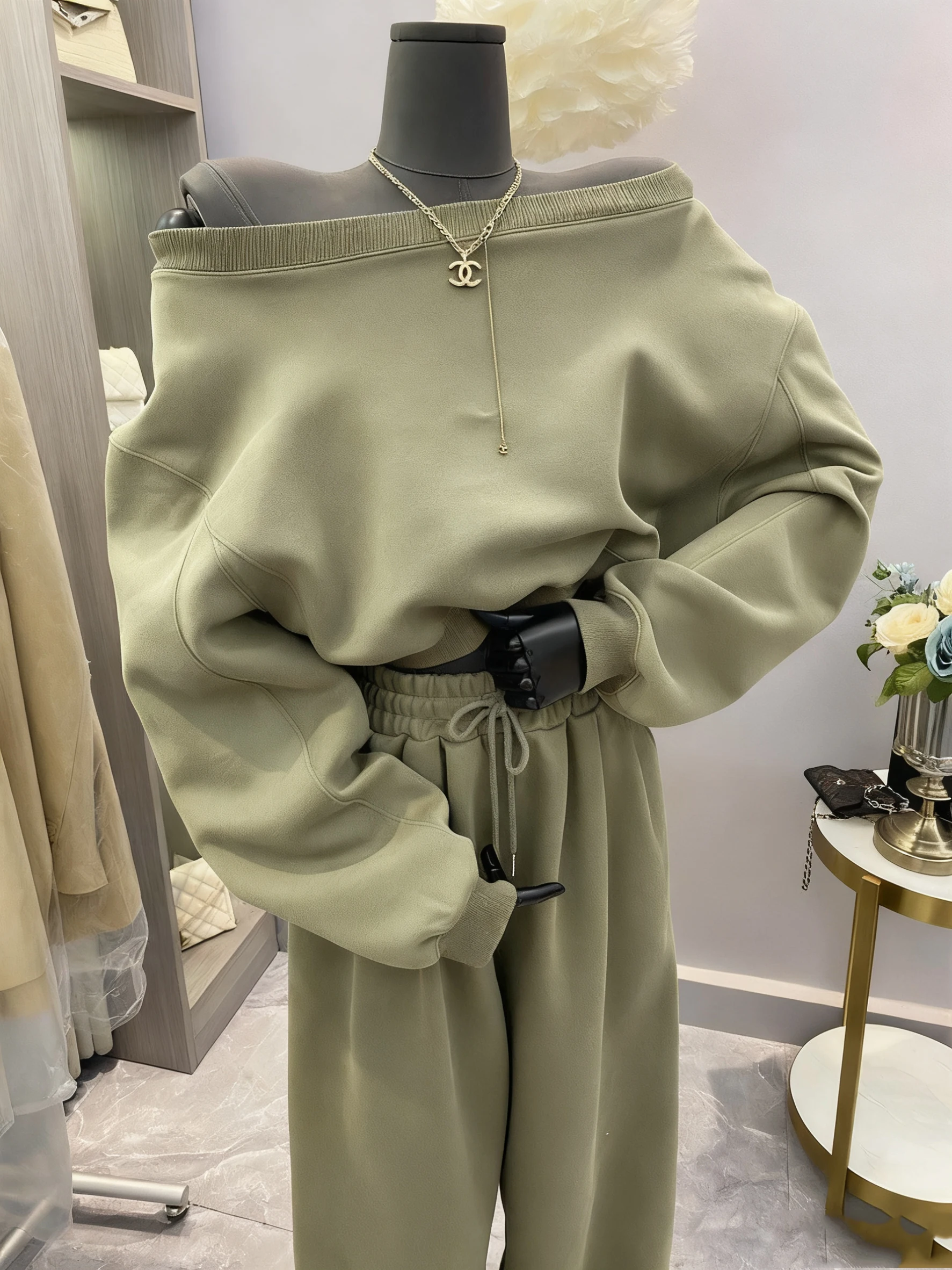 

Women's Off-Shoulder Two-Piece Set with Wide Leg Pants - Oversize Crop Top & High Waist Drawstring Trousers for Spring Autumn