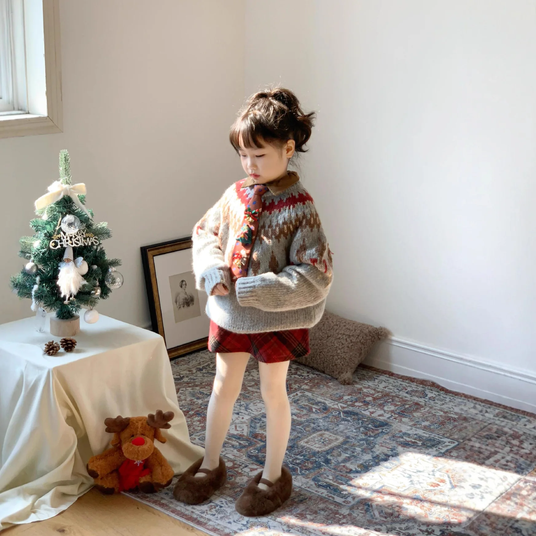 2025 Girls' Korean Version of Winter New Retro Fair Isle Jacquard Thickened Crew Neck Sweater Set Fashion