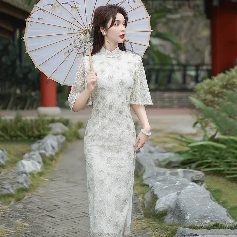 Cheongsam de encaje de estilo chino con cuello mandarín para mujer, vestido Qipao verde de manga corta mejorado, elegante, 2025