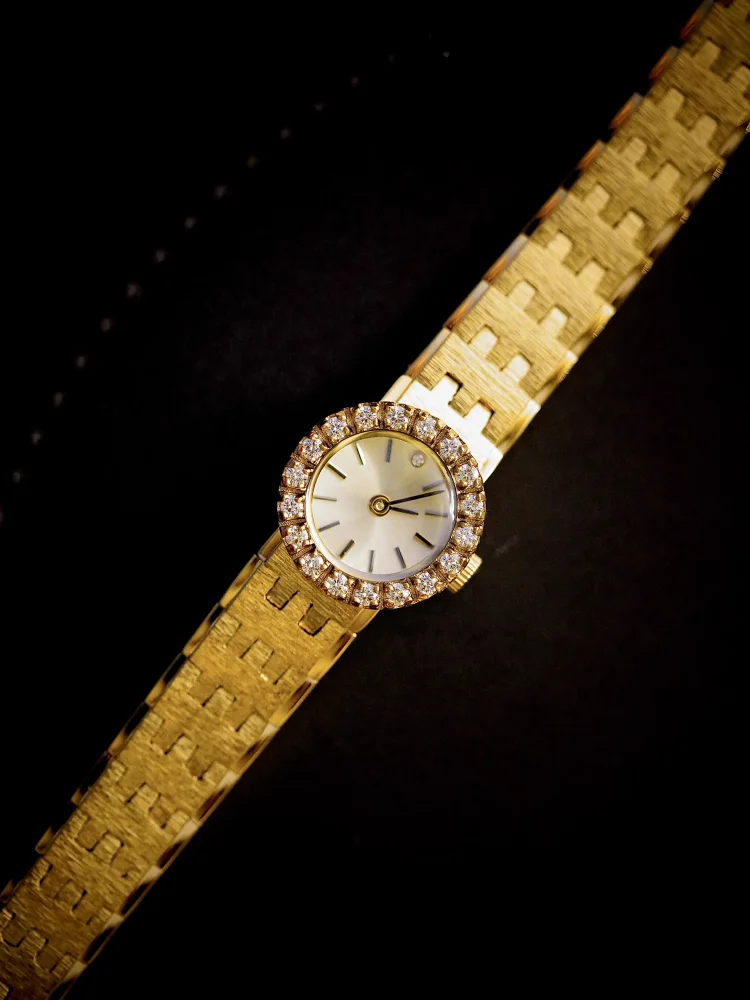 Vintage Women Golden Plated Diamonds Quartz Watch Elegant Ladies Fashion Wristwatch Retro Style Watches