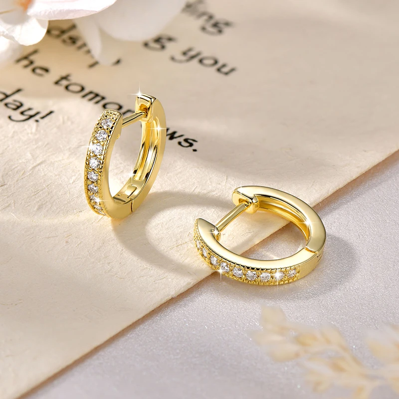 Lnngy Funkelnde, GRA-zertifizierte natürliche Moissanit-Creolen für Damen, 14 Karat Gold gefüllt, Huggies-Ohrringe, Hochzeitsschmuck – Detail 2