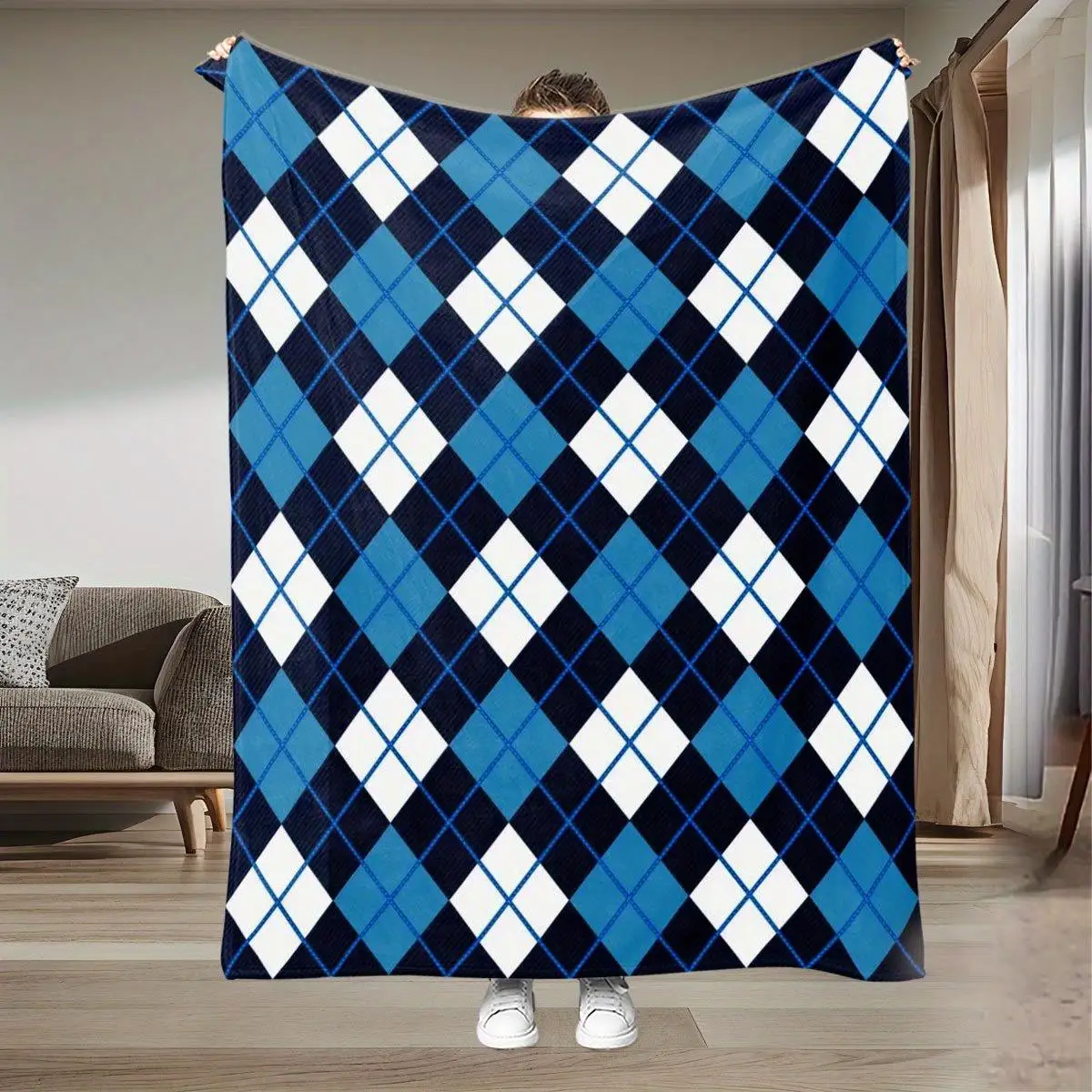 

1pc Blue and white diamond pattern blanket, polyester fabric, machine washable, suitable for bedroom and living room decoration